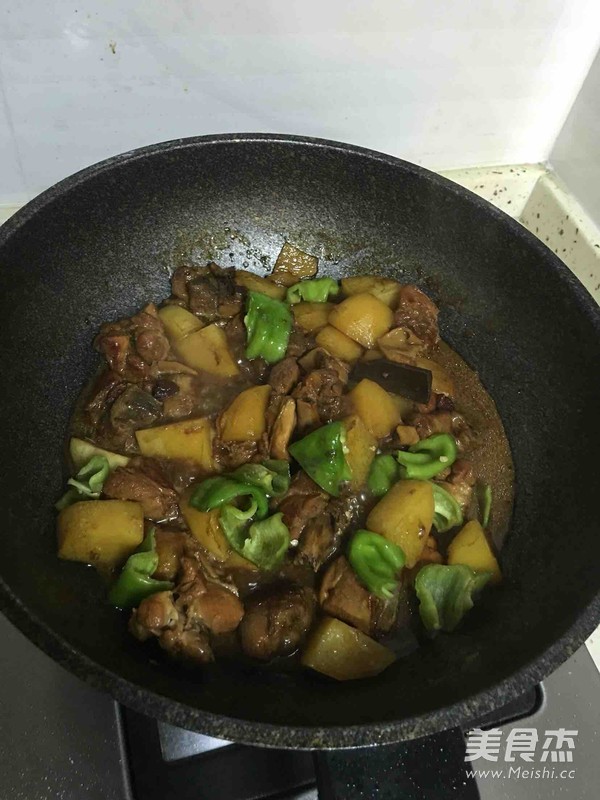 土豆烧鸡块的做法步骤:8
