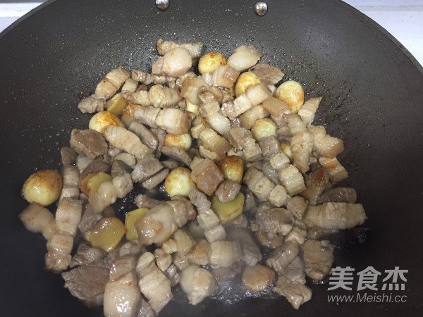 红烧肉和虎皮鹌鹑蛋的做法步骤：8