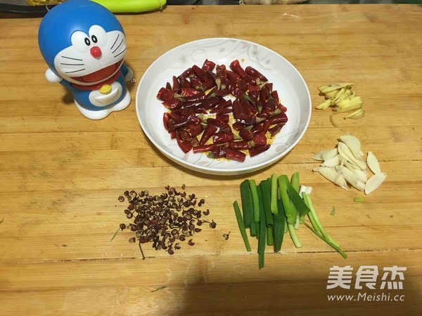 辣子鸡块的做法步骤:2