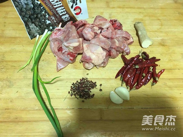 辣子鸡块的做法步骤：1
