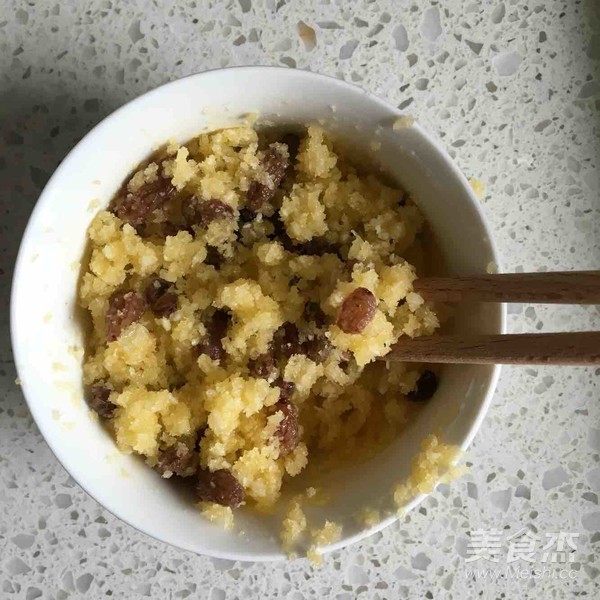 椰蓉葡萄干面包卷的做法步骤:2