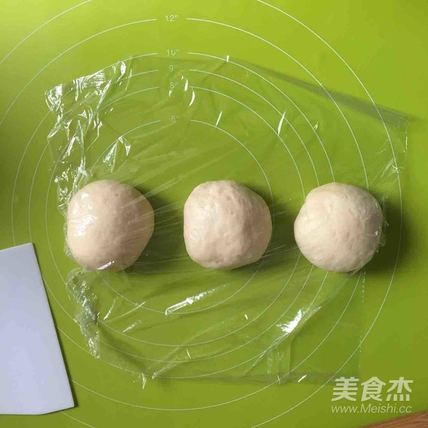 椰蓉葡萄干面包卷的做法步骤:10