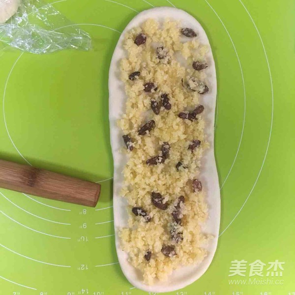椰蓉葡萄干面包卷的做法步骤:12