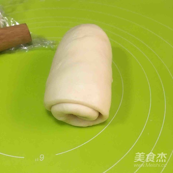 椰蓉葡萄干面包卷的做法步骤:13