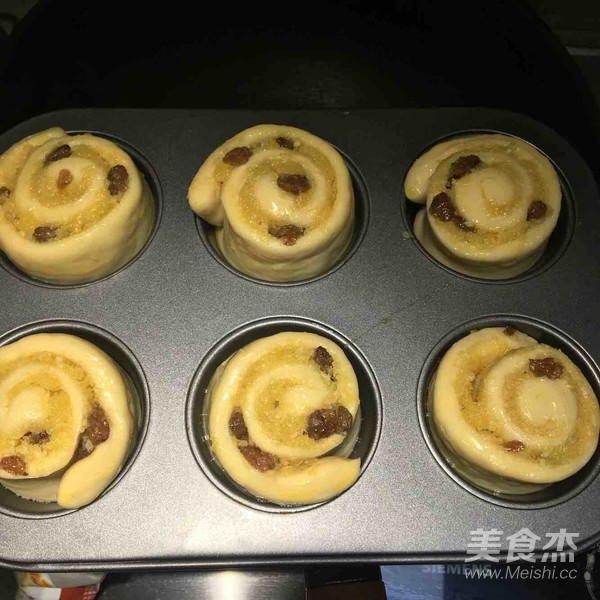 椰蓉葡萄干面包卷的做法步骤:16