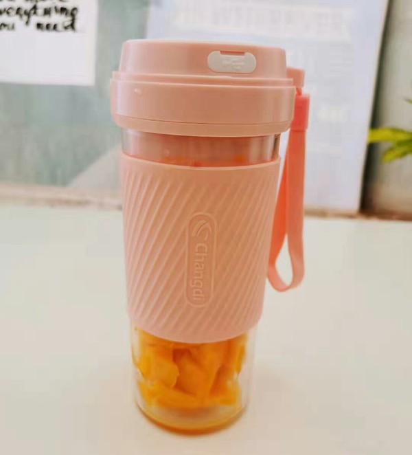 轻松叫你做过好喝的芒果奶昔的做法步骤:3