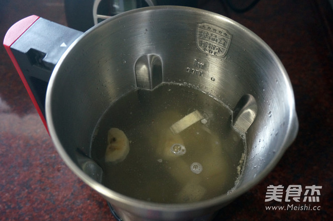 红薯香蕉杏仁豆浆,口感味道都很棒的做法步骤:4