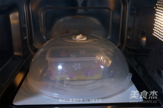 微波火腿蛋炒饭的做法步骤:4