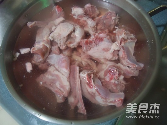 手抓羊肉的做法步骤:2