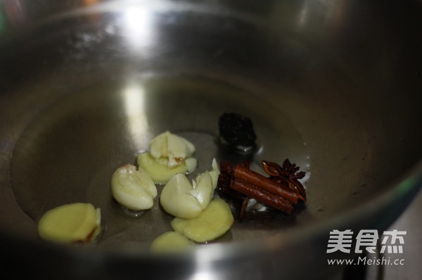 桃子烧牛腩的做法步骤:5