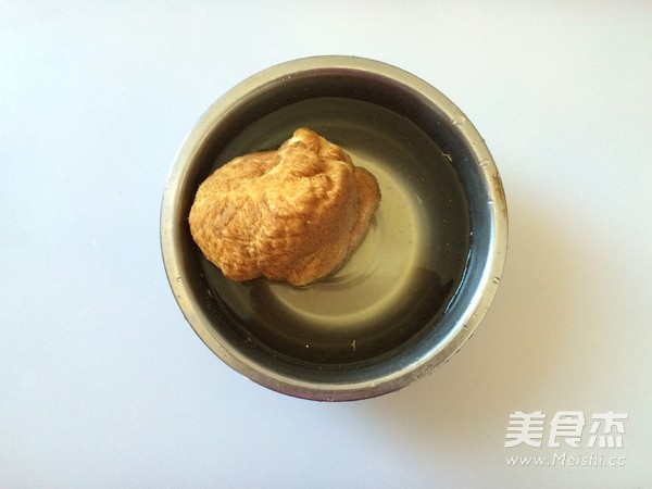 猴头菇鸡腿汤的做法步骤:2