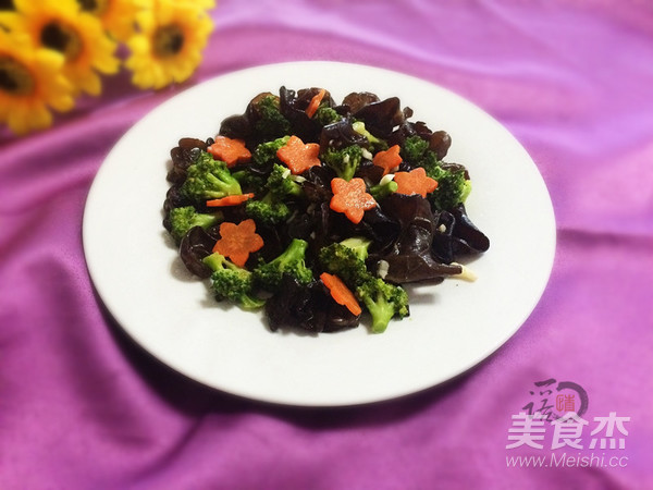 木耳炒西兰花的做法步骤:15