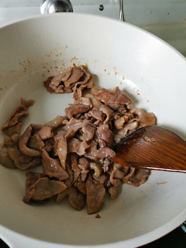 辣椒炒肉的做法步骤:3