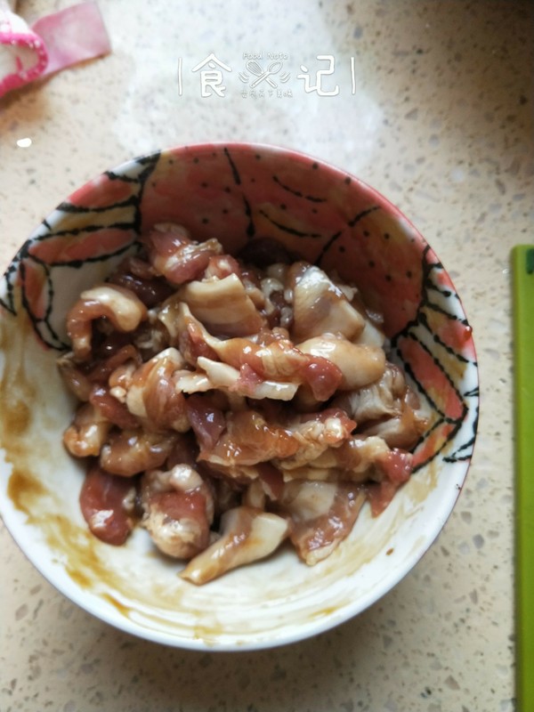 家常辣椒炒肉的做法步骤:2