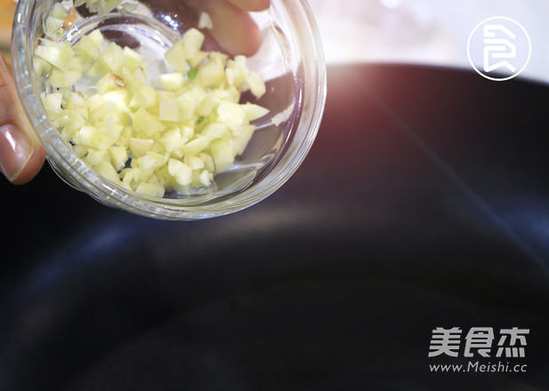 焦炒酱油大蒜炒饭 《侠饭》复刻的做法步骤：1