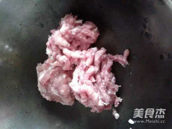 茄子馅饺子的做法步骤：2
