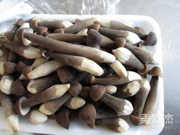 炒鸡枞菌的做法步骤：1