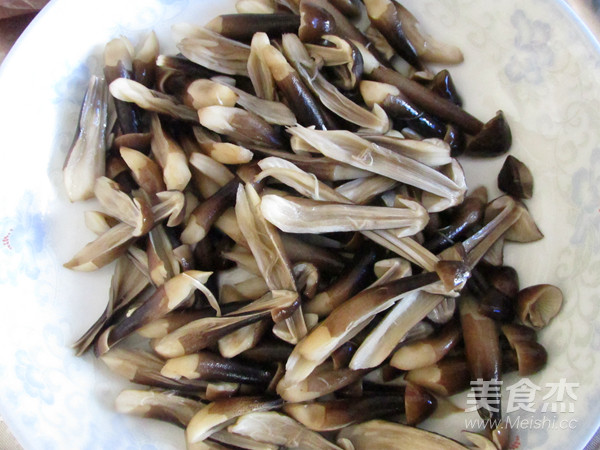 炒鸡枞菌的做法步骤:3