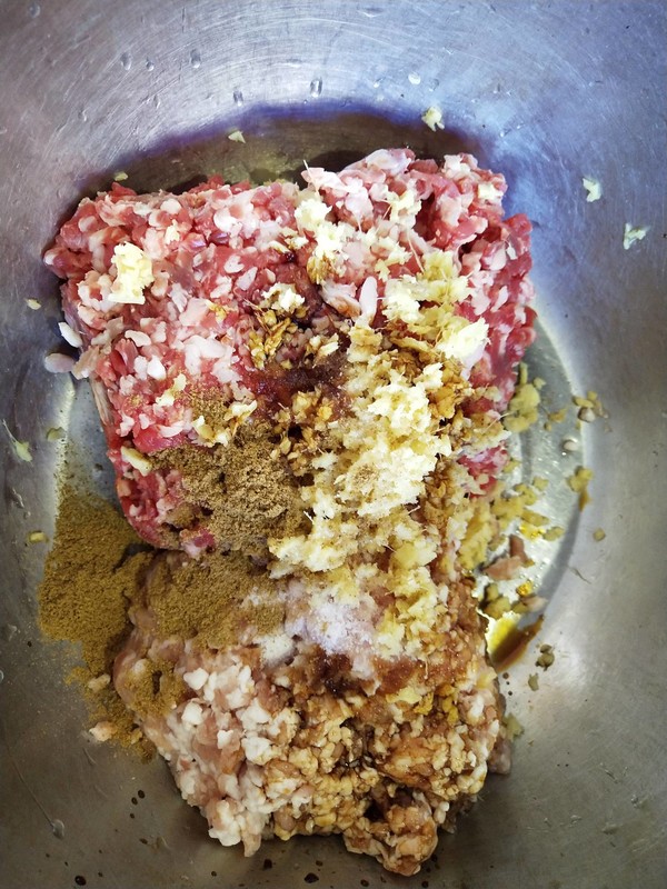 双笋牛肉饺子的做法步骤：1