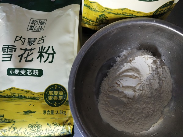 玉米鲜肉包子的做法步骤：6