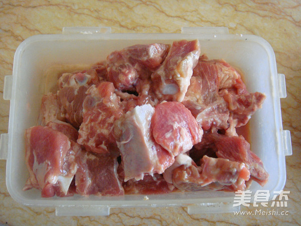 小排骨烧老豆腐的做法步骤：1
