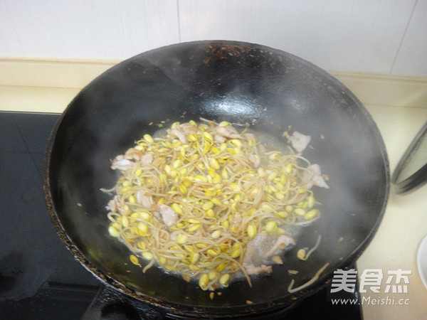 黄豆芽炒肉片的做法步骤：11