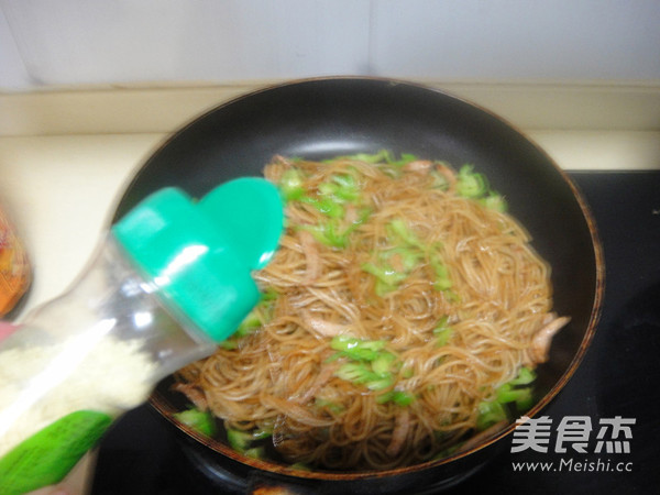 肉丝炒面的做法步骤:9