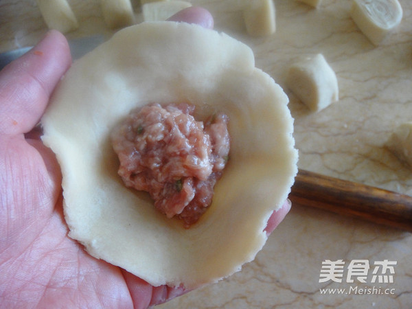 鲜肉蟹壳黄的做法步骤:10