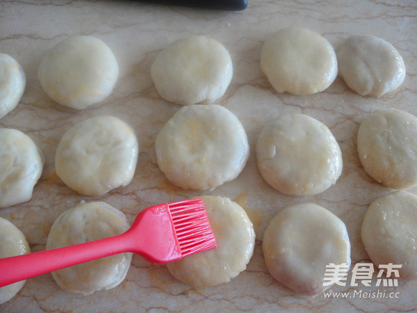 鲜肉蟹壳黄的做法步骤:11