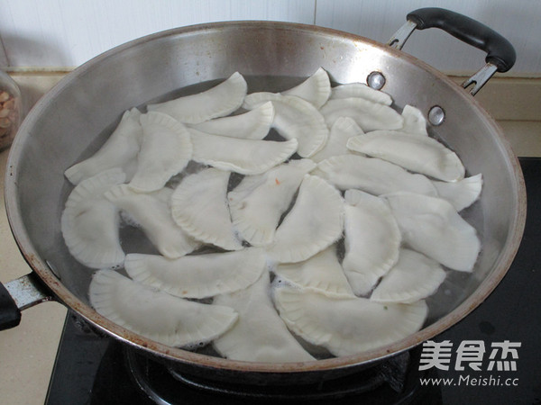 鲜肉水饺的做法步骤：7