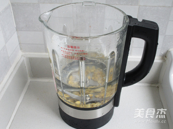 豆浆帝皇蟹泡饭的做法步骤:2