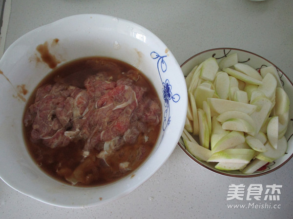 蚝油茭白牛肉片的做法步骤：2