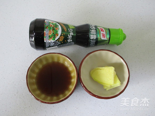 虾仁杂蔬鲜露炒饭的做法步骤：1