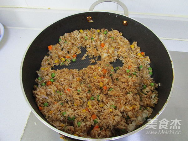 虾仁杂蔬鲜露炒饭的做法步骤:9