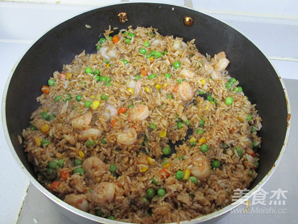 虾仁杂蔬鲜露炒饭的做法步骤:10