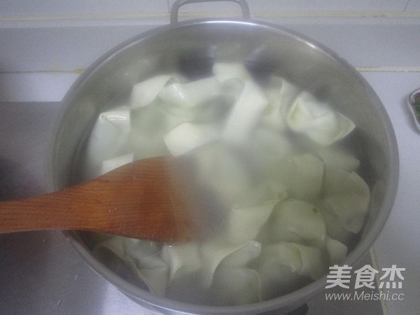 鲜肉荠菜馄饨的做法步骤：11