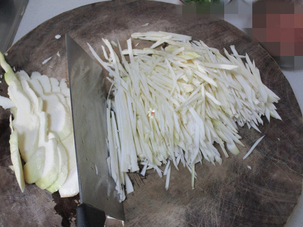 酱香茭白肉丝的做法步骤:2