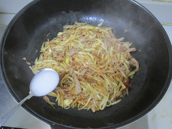 酱香茭白肉丝的做法步骤:7