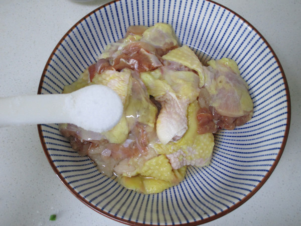 花雕酒蒸鸡的做法步骤:3