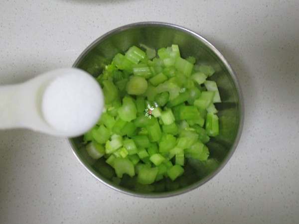 香芹海鲜泡饭的做法步骤:3