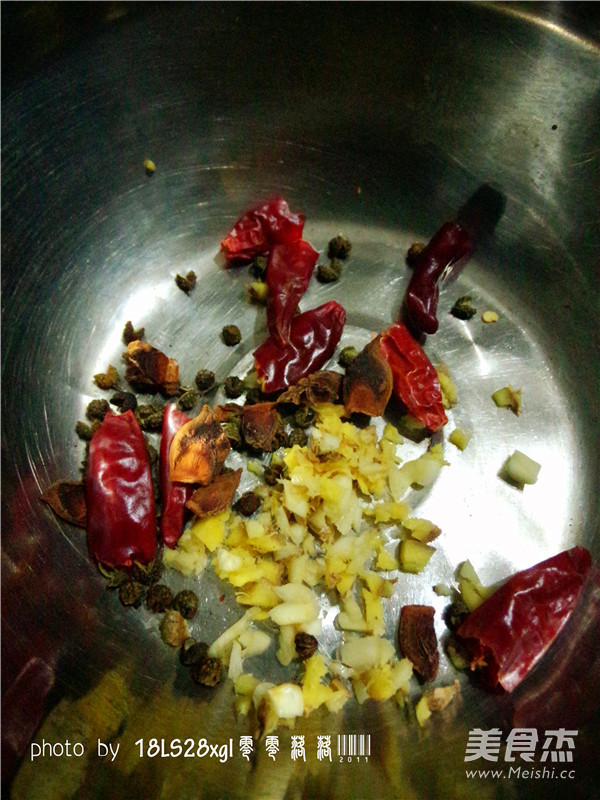 酸菜肉末煲粉条的做法步骤:5