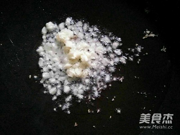 干煸西兰花的做法步骤：3