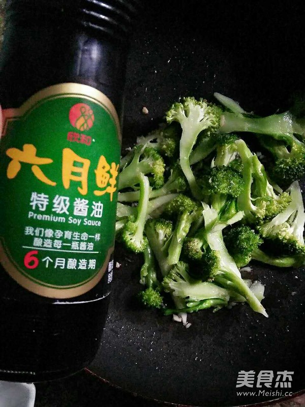 干煸西兰花的做法步骤：5