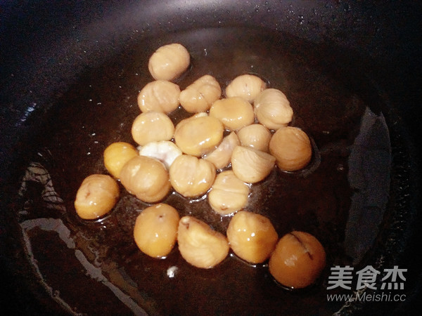 排骨烧板栗的做法步骤：8
