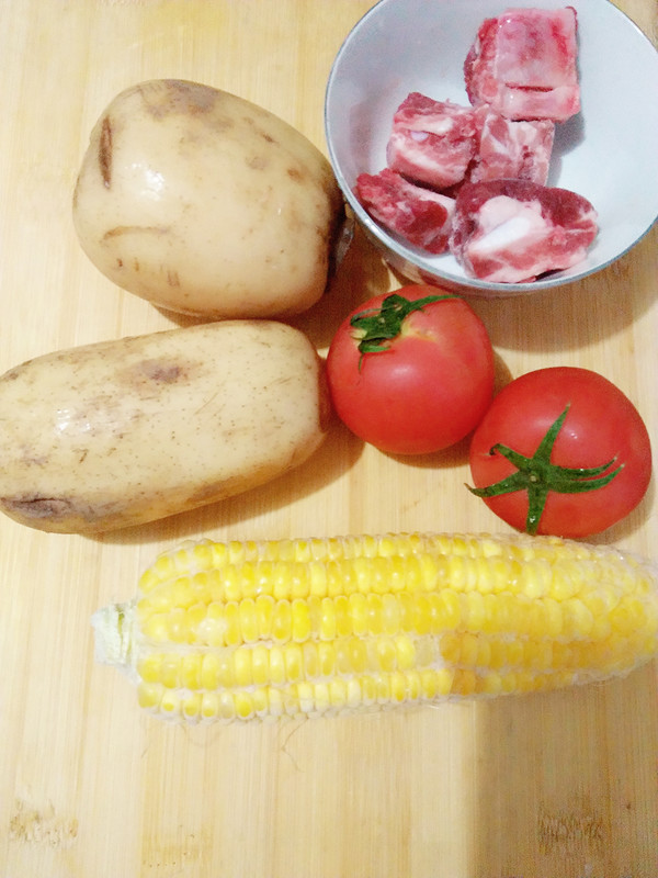 排骨玉米汤的做法步骤：1