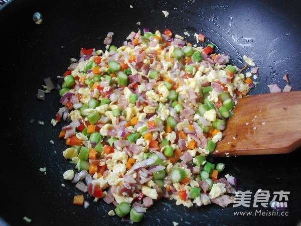 五彩蛋炒饭的做法步骤:8