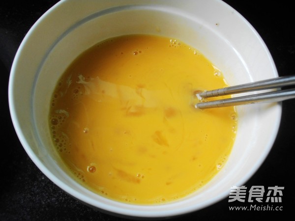 五彩蛋炒饭的做法步骤:5