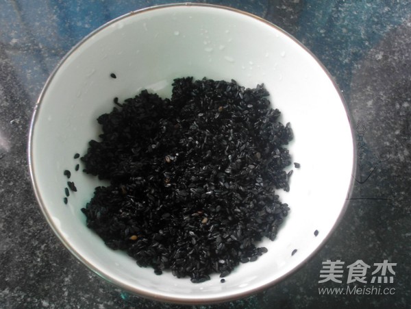 绿豆黑芝麻豆浆的做法步骤：2