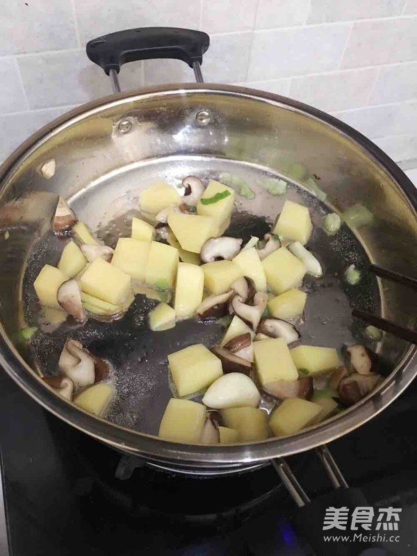 黄焖鸡米饭的做法步骤:12