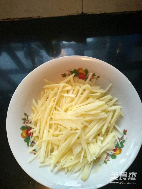 肉末土豆丝的做法步骤：1